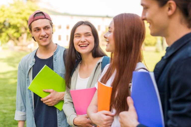 Students Turning Everyday Campus Moments Into Quick English Speaking Practice